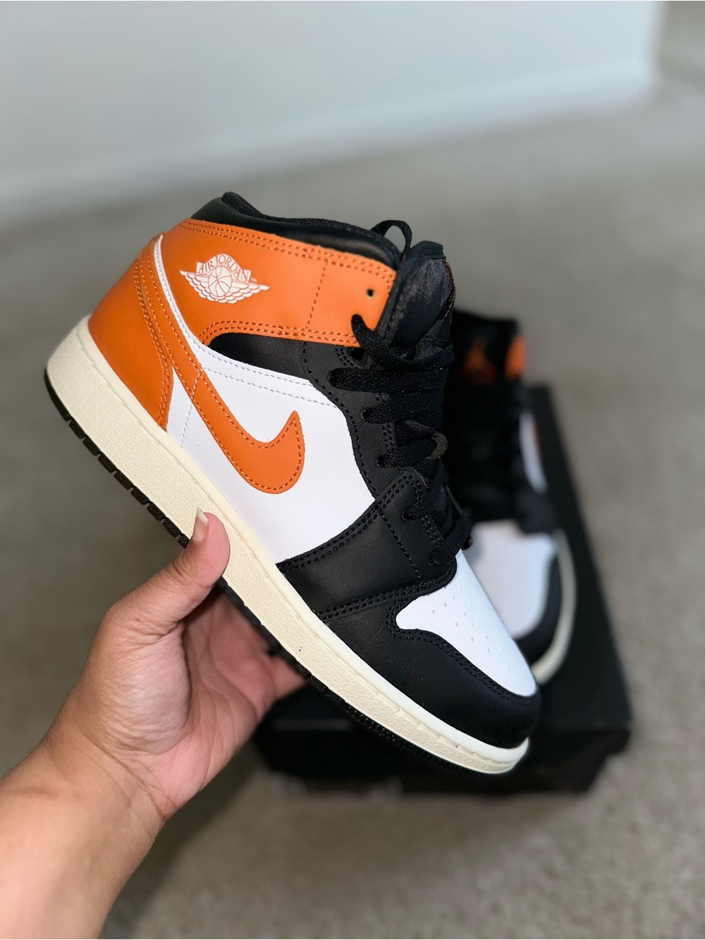 Air Jordan 1 Mid “Black Toe Starfish”